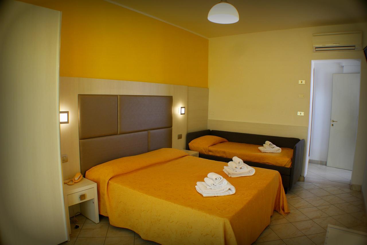 Hotel Adria Bellaria-Igea Marina Buitenkant foto